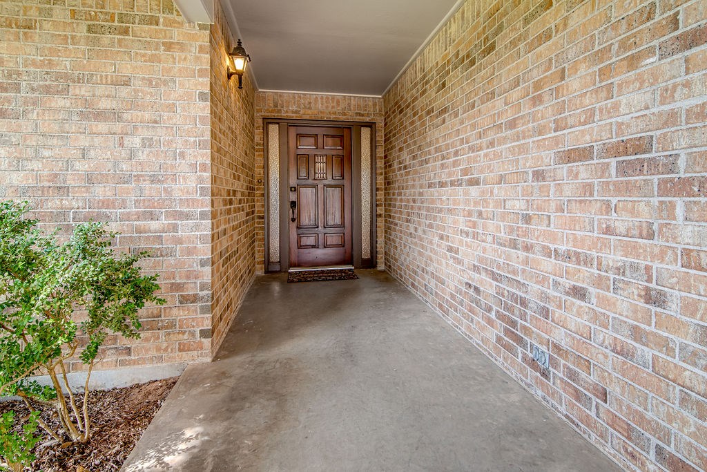 205 Crestwood Dr