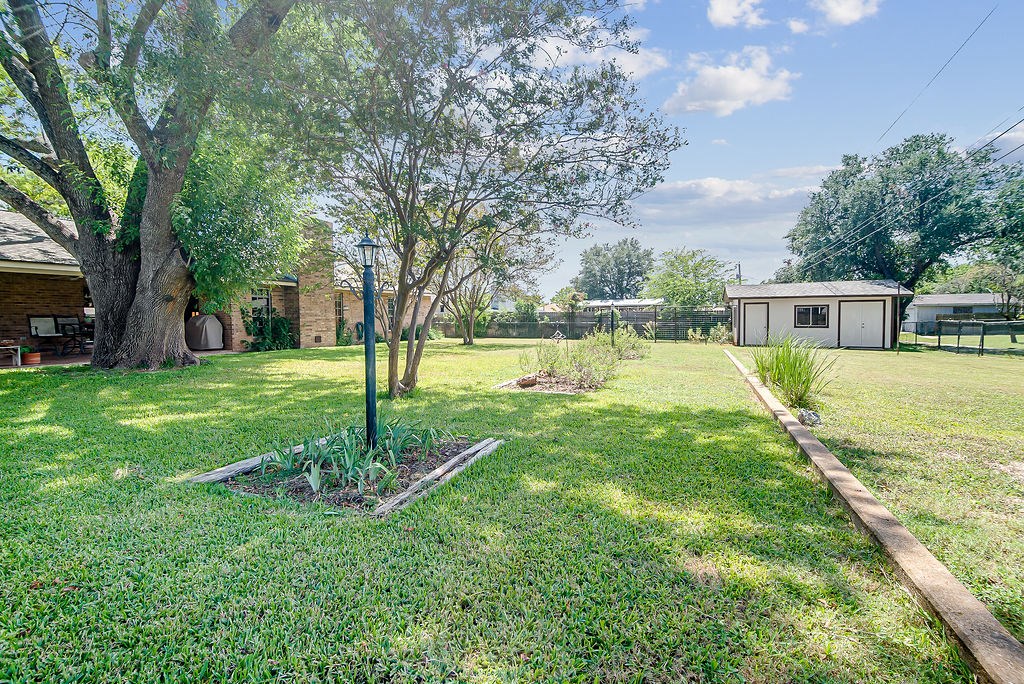 205 Crestwood Dr