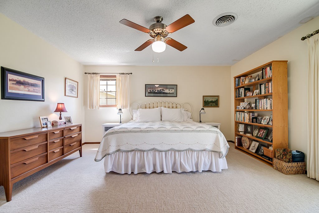 205 Crestwood Dr