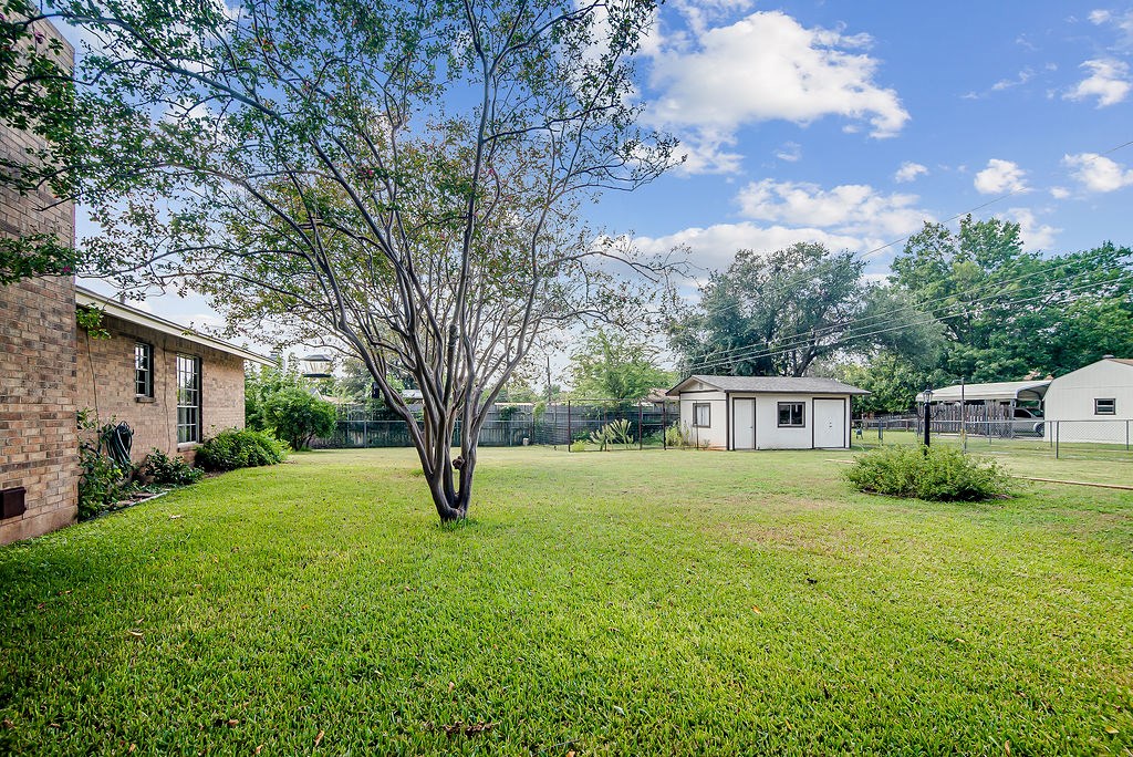 205 Crestwood Dr