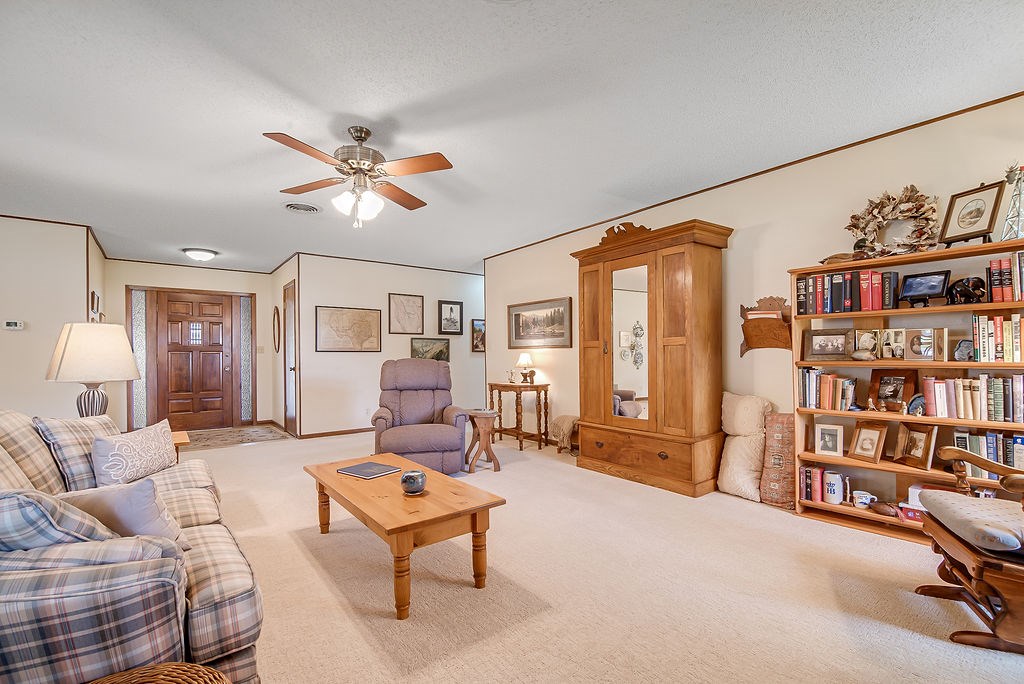 205 Crestwood Dr