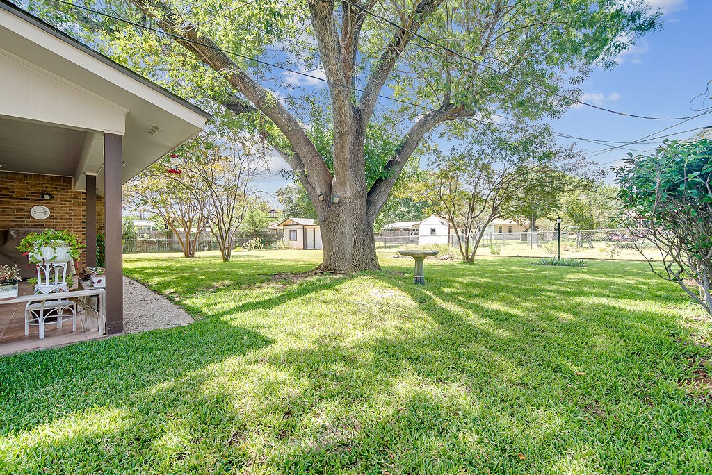 205 Crestwood Dr