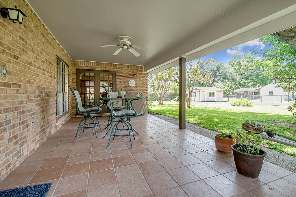 205 Crestwood Dr