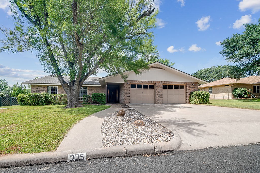 205 Crestwood Dr