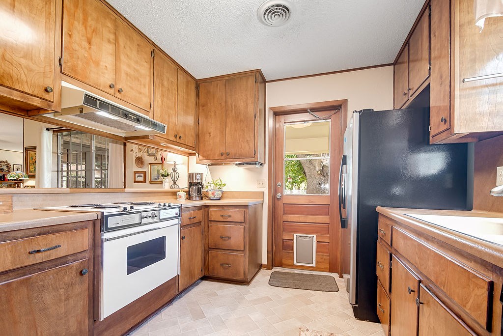 205 Crestwood Dr