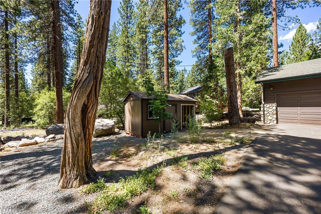 445 Country Club Dr