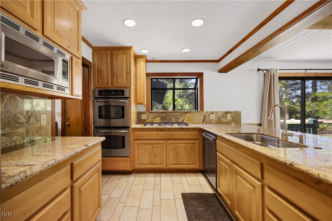 445 Country Club Dr