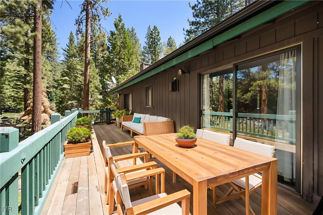 445 Country Club Dr