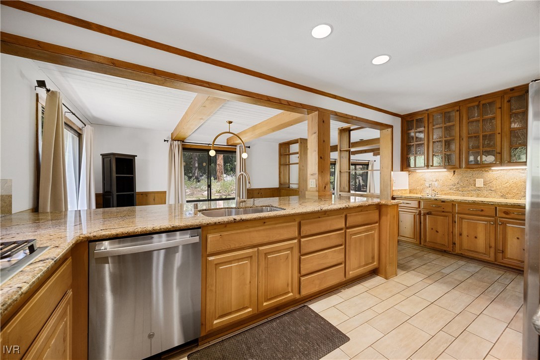 445 Country Club Dr