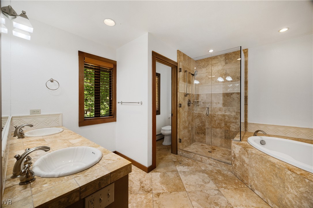 445 Country Club Dr