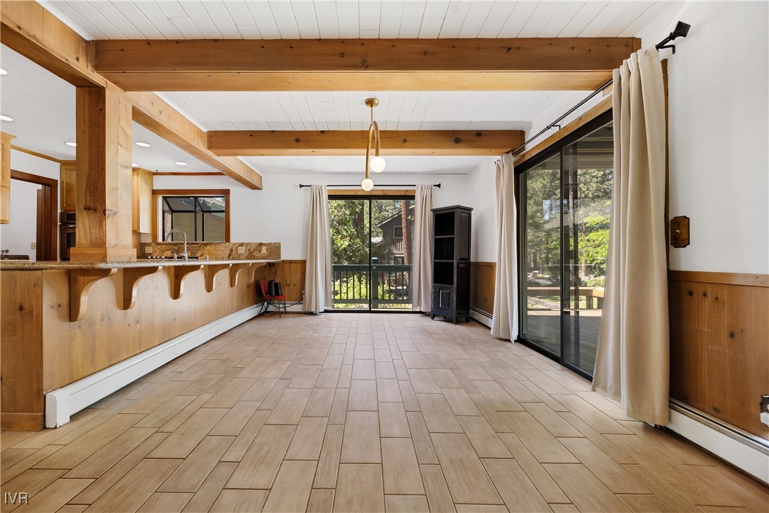 445 Country Club Dr