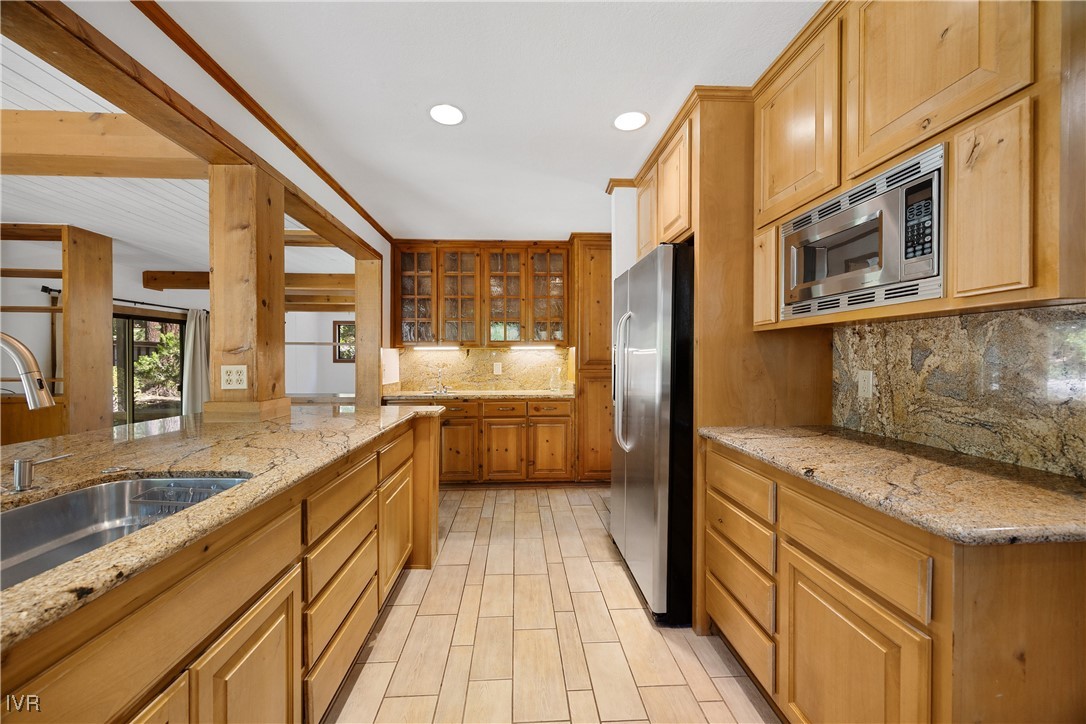 445 Country Club Dr