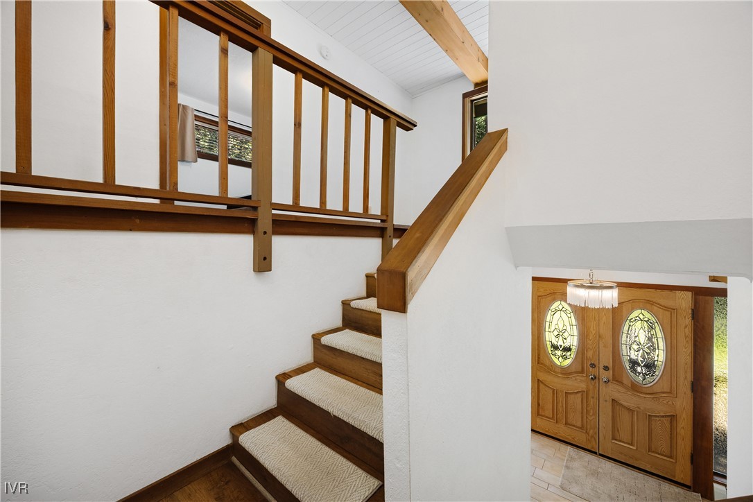 445 Country Club Dr