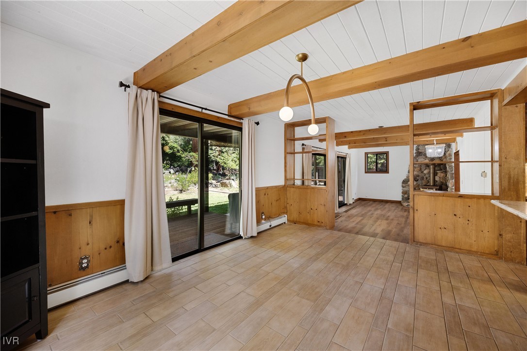 445 Country Club Dr