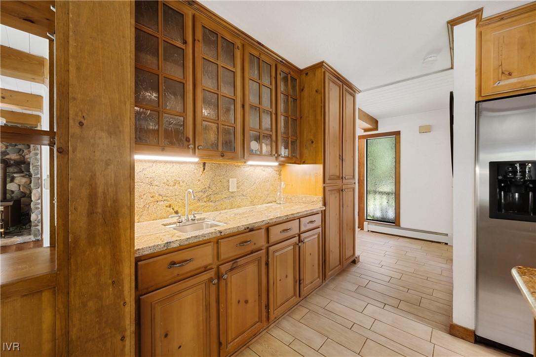 445 Country Club Dr