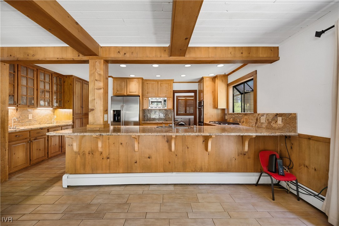 445 Country Club Dr