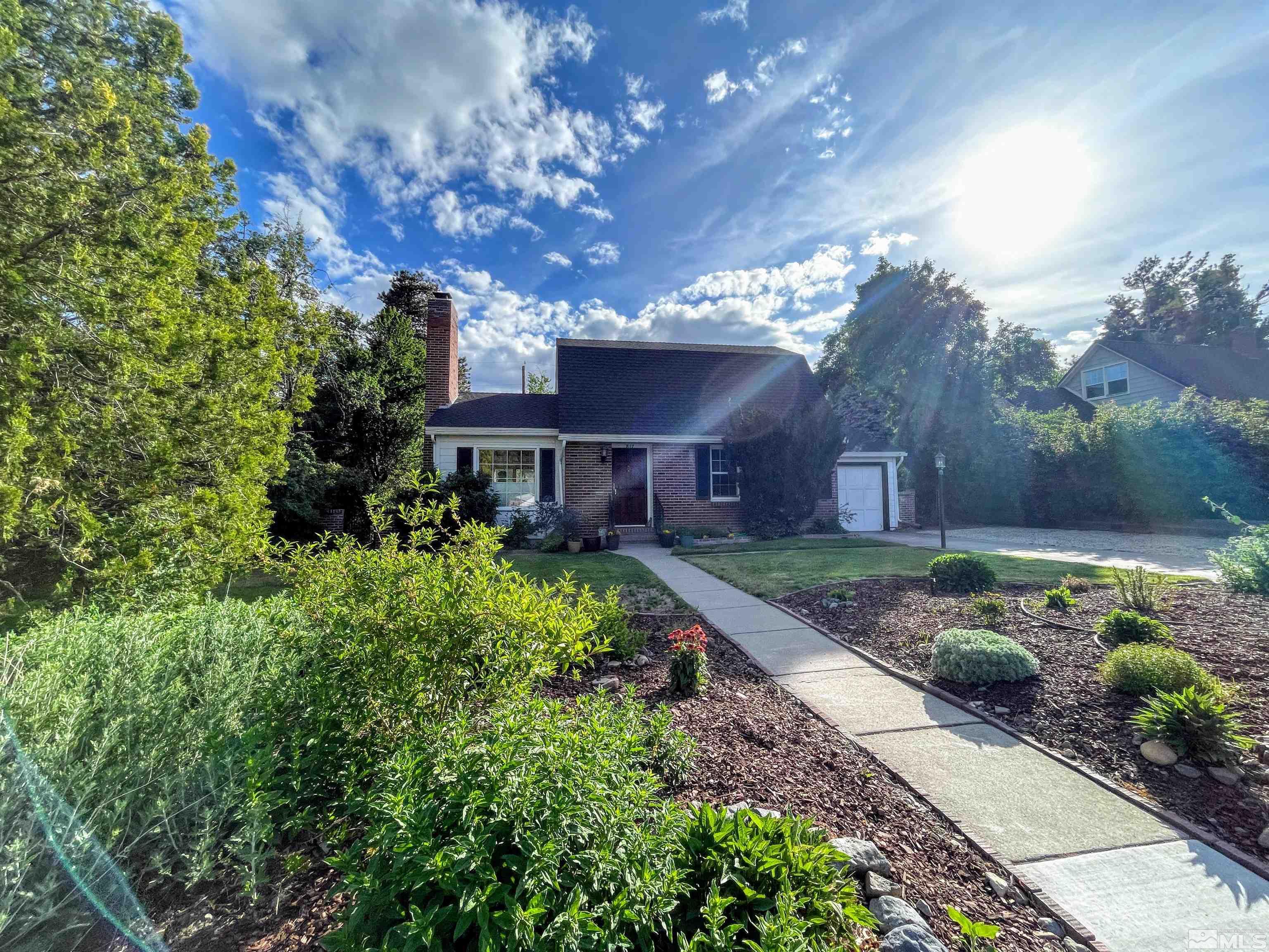 817 Vine Street