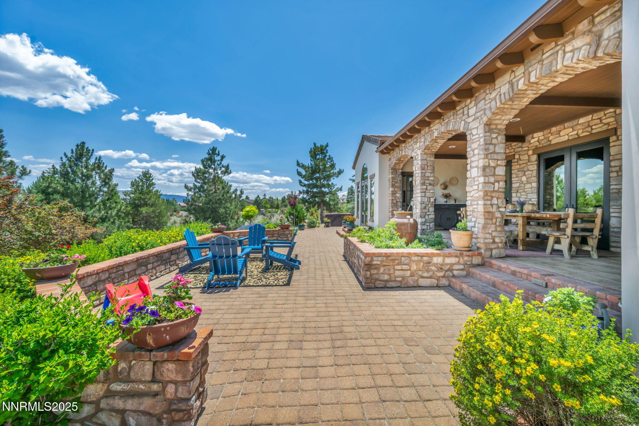 186 Carleton Court