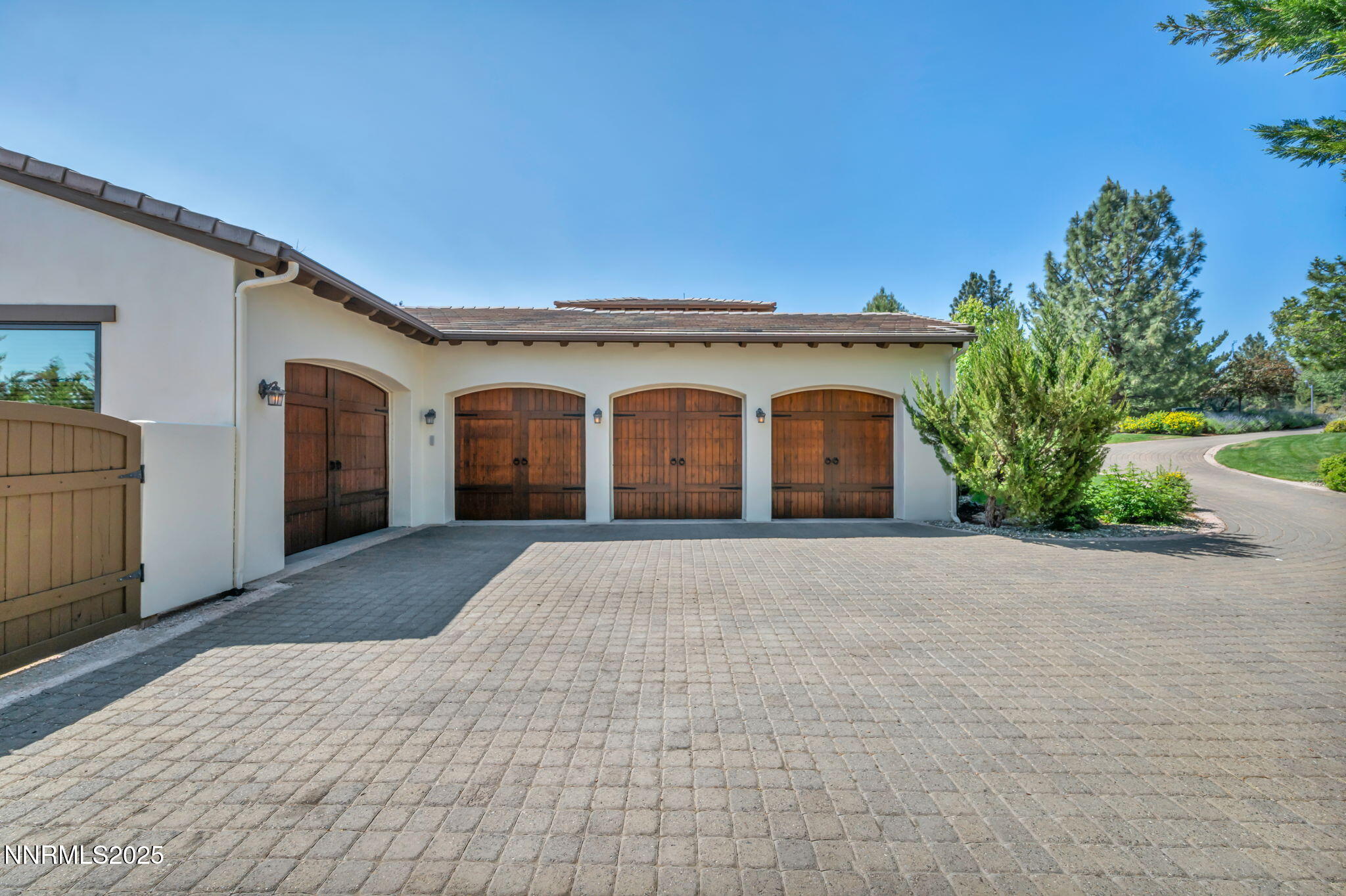 186 Carleton Court