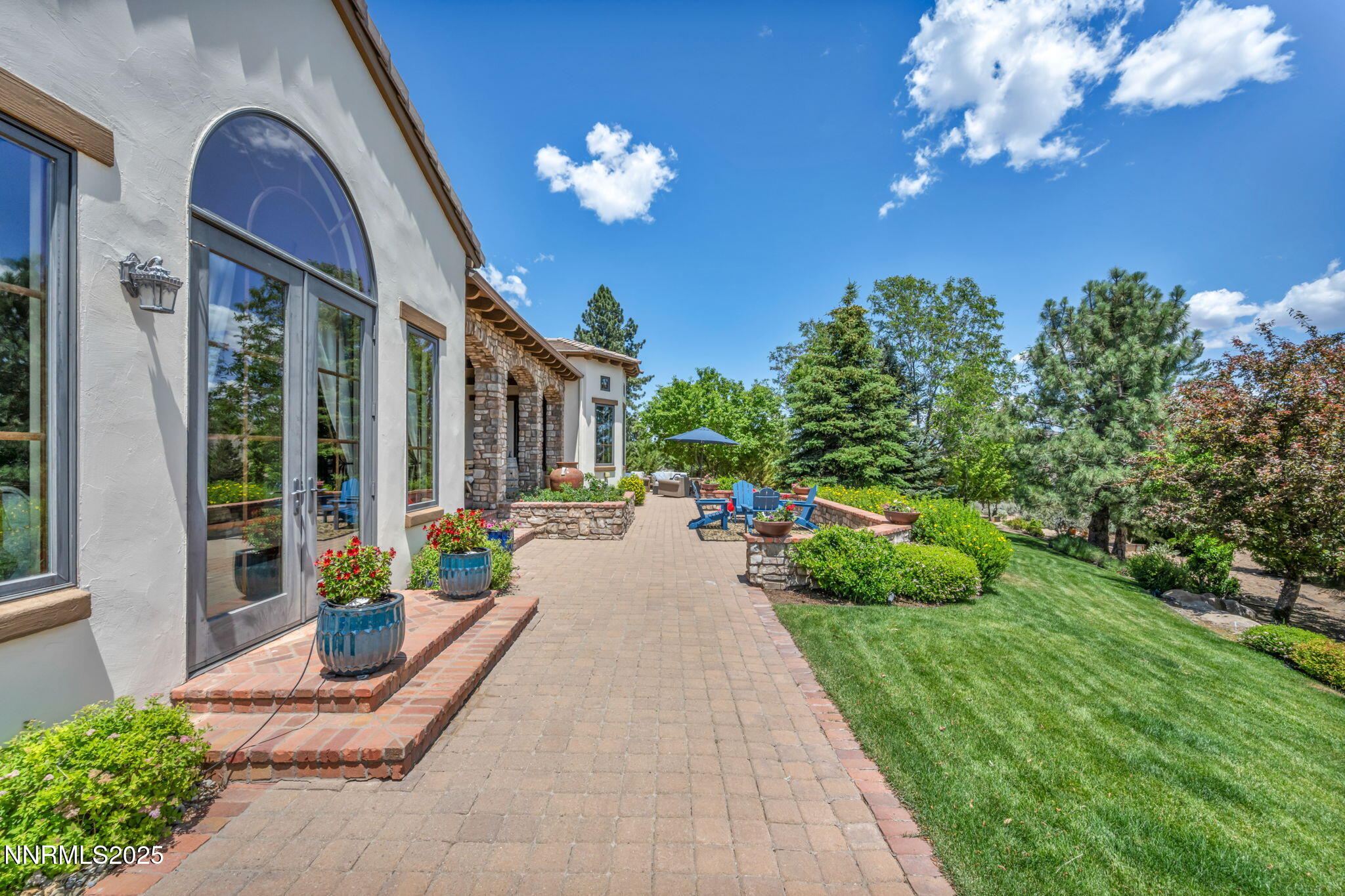 186 Carleton Court