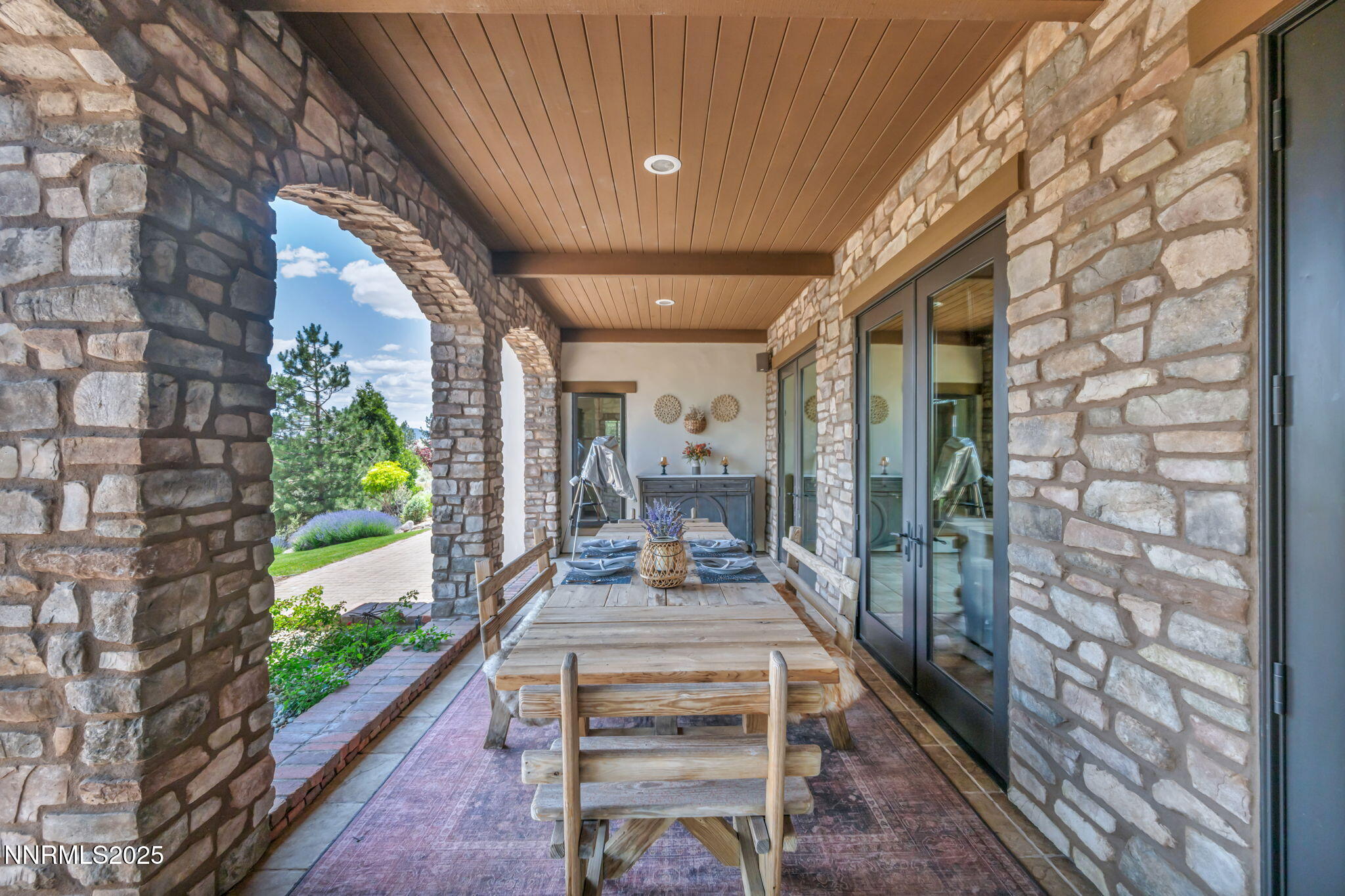 186 Carleton Court