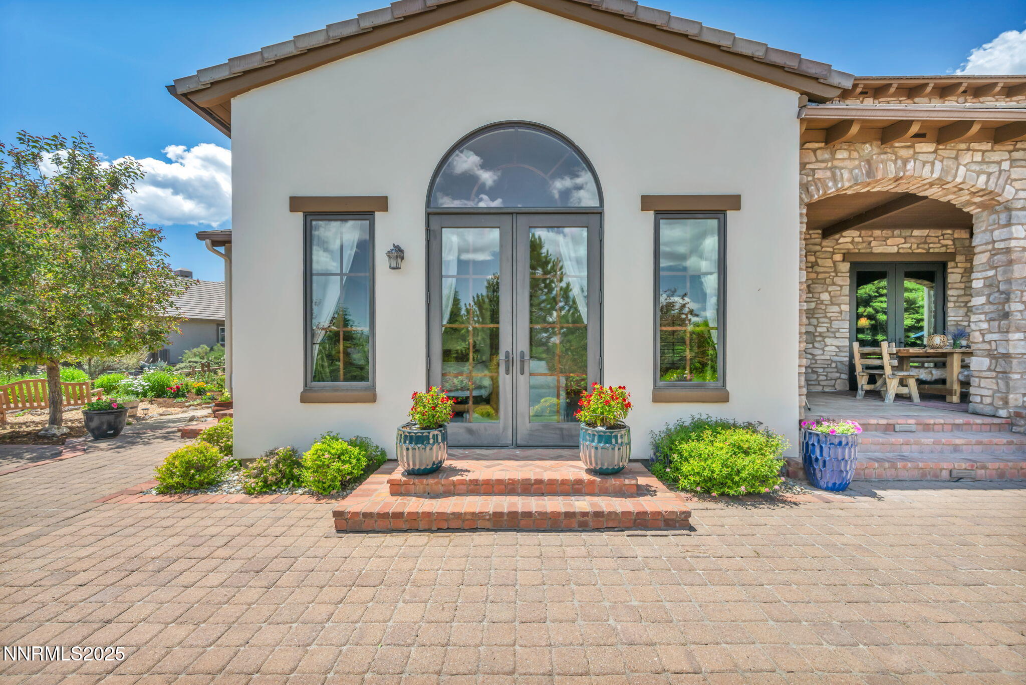 186 Carleton Court