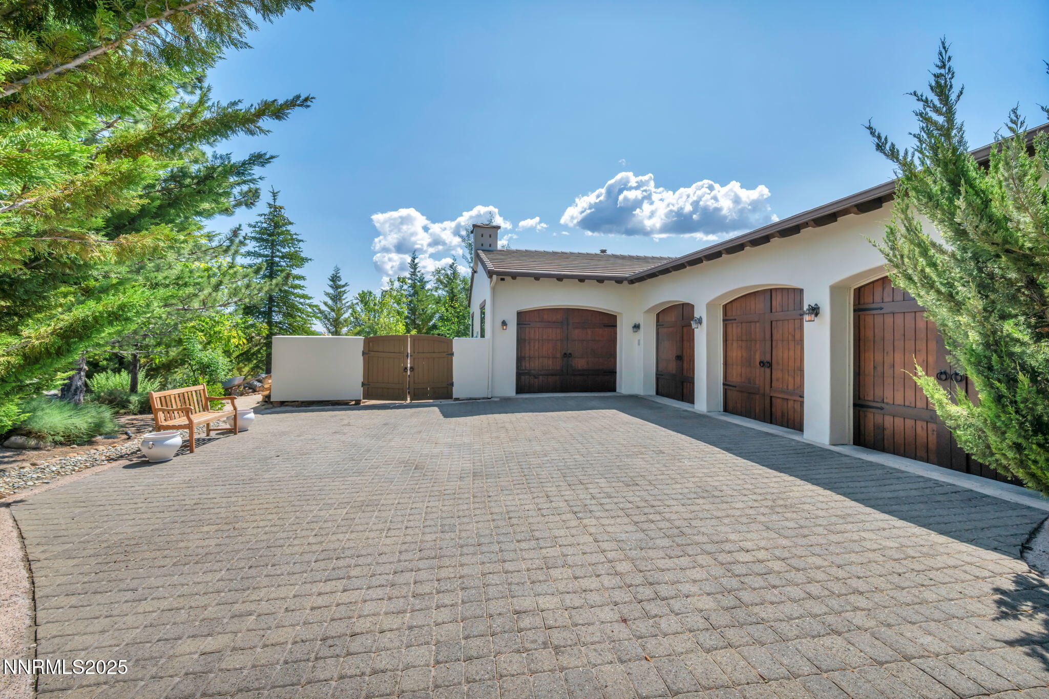 186 Carleton Court
