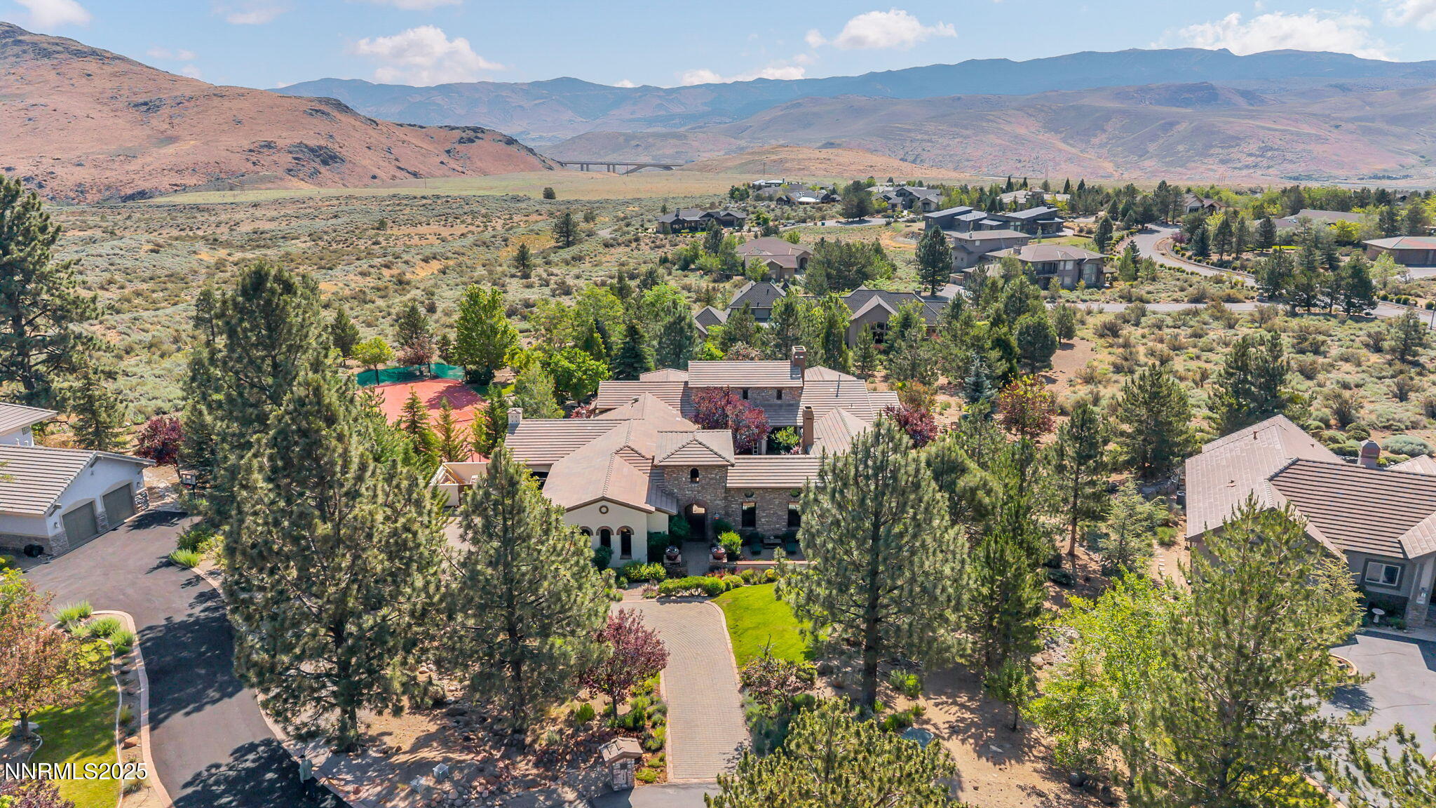 186 Carleton Court