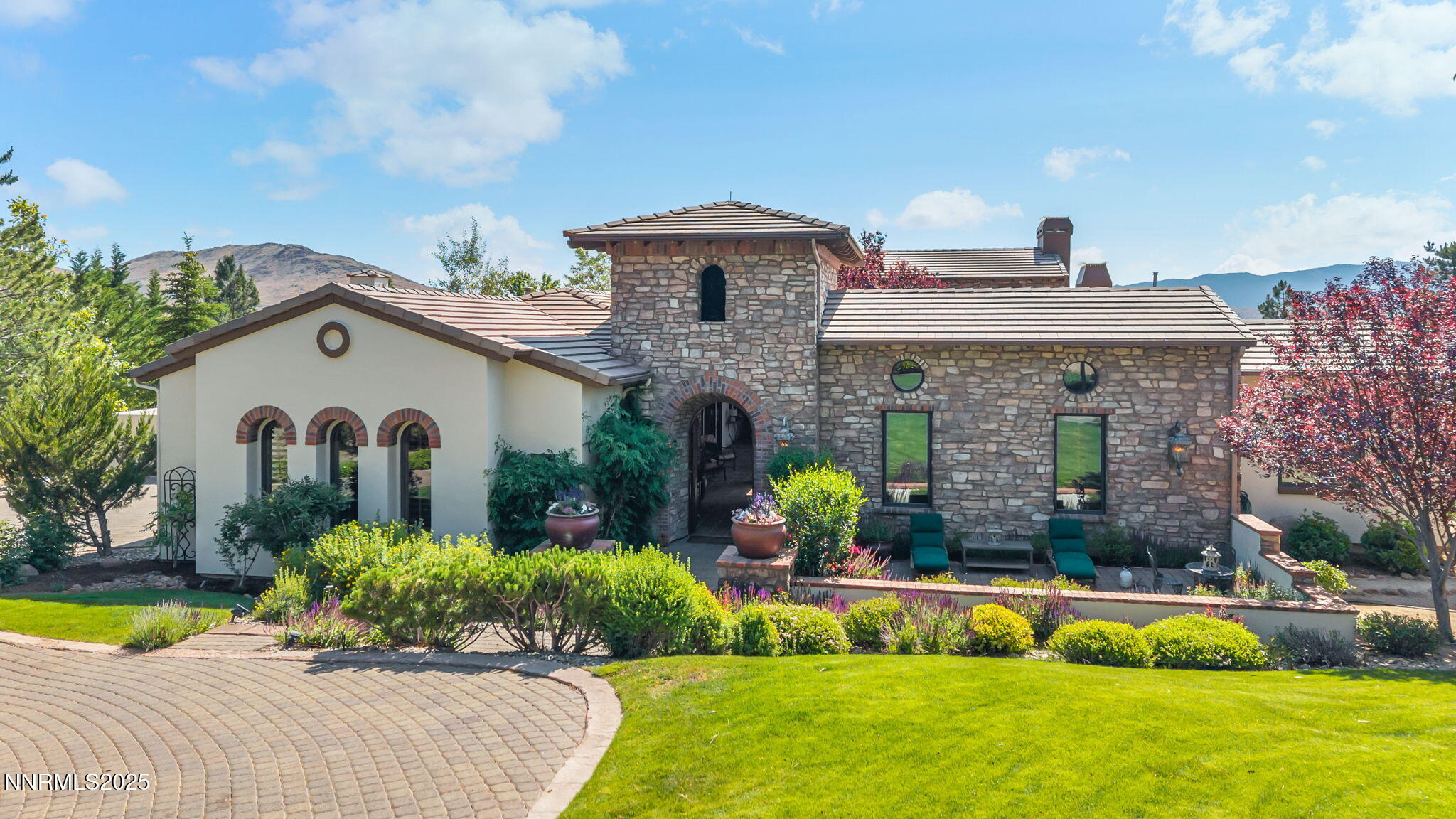 186 Carleton Court