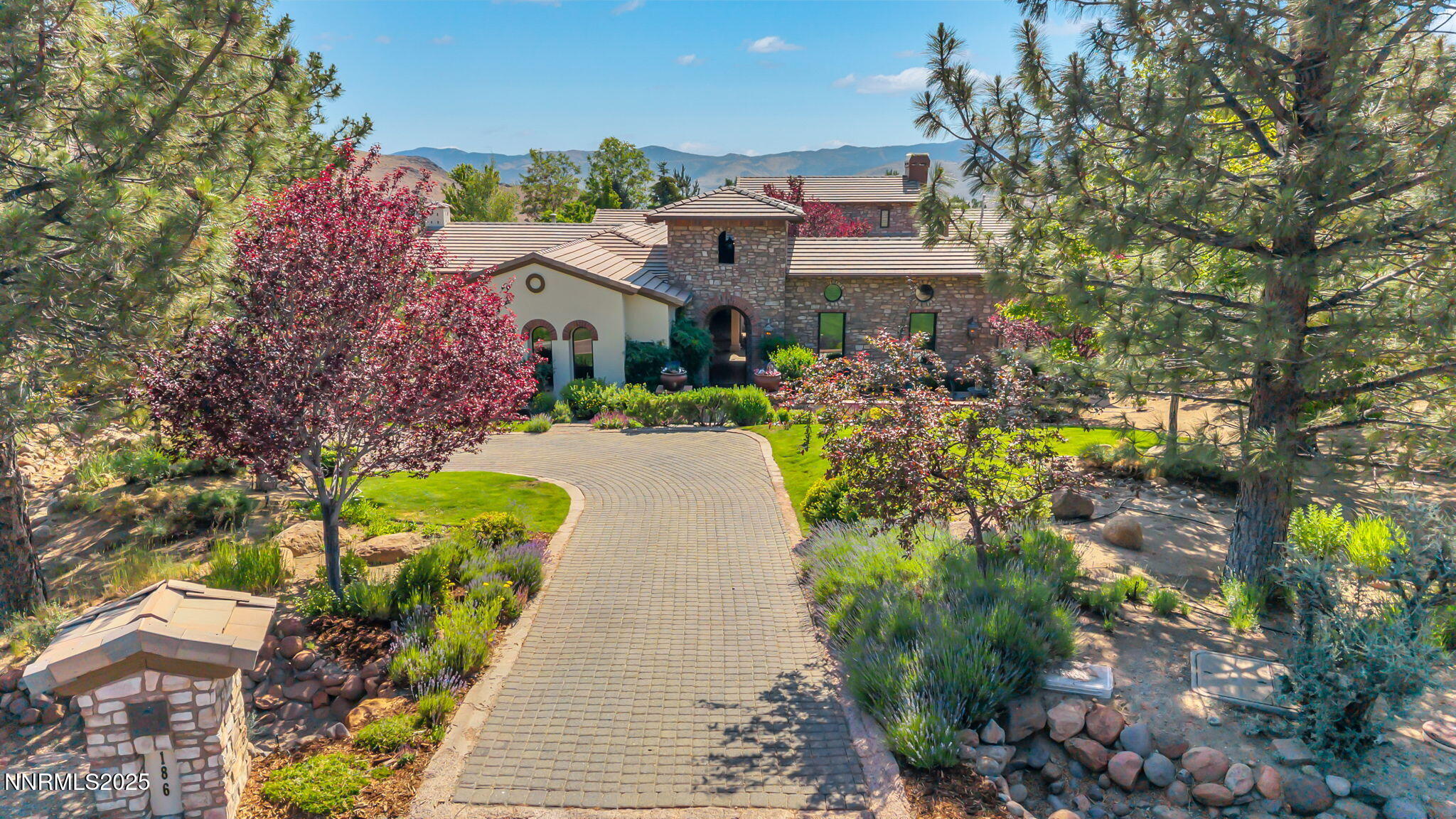 186 Carleton Court