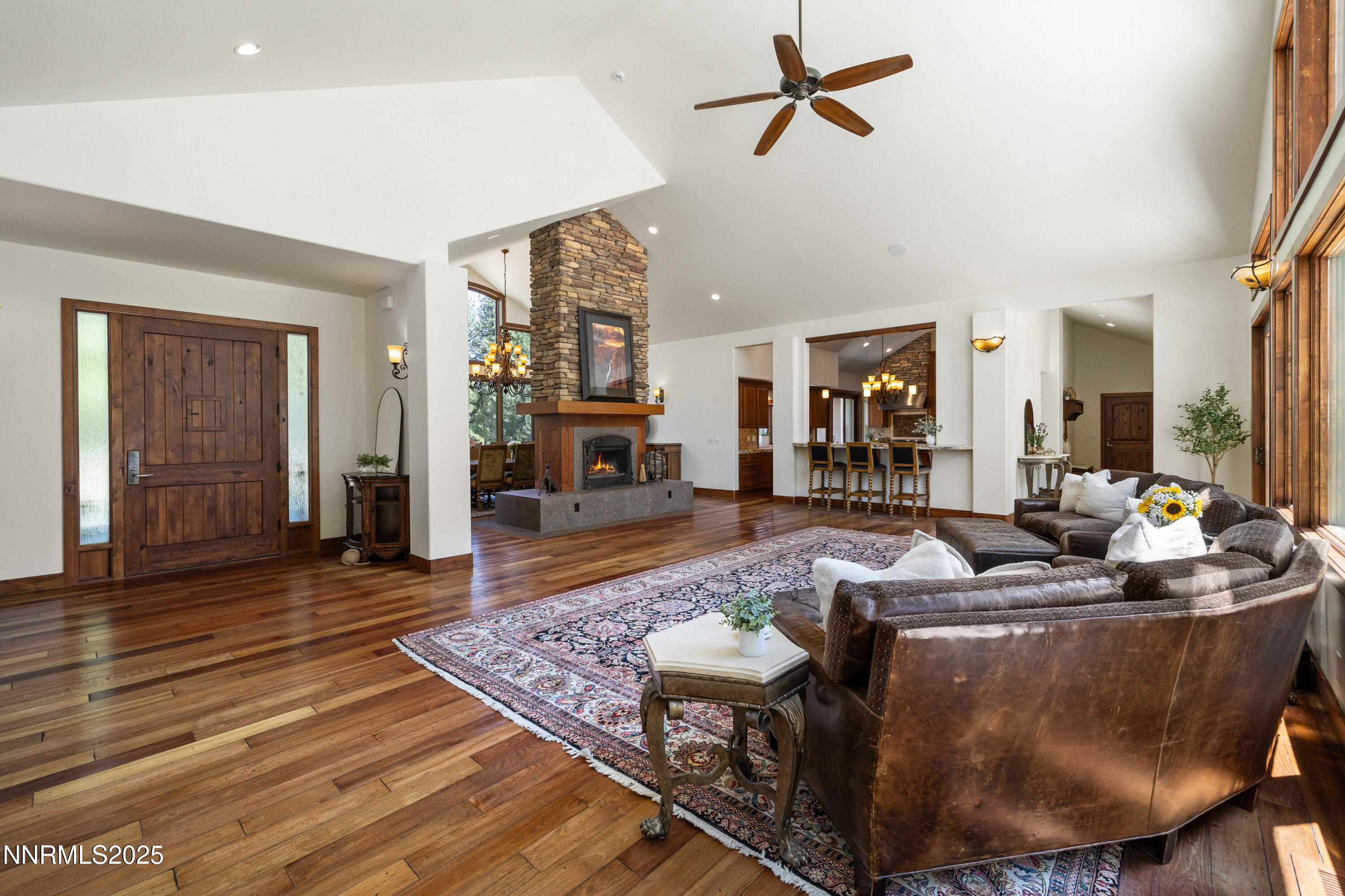 102 W Willis Lane
