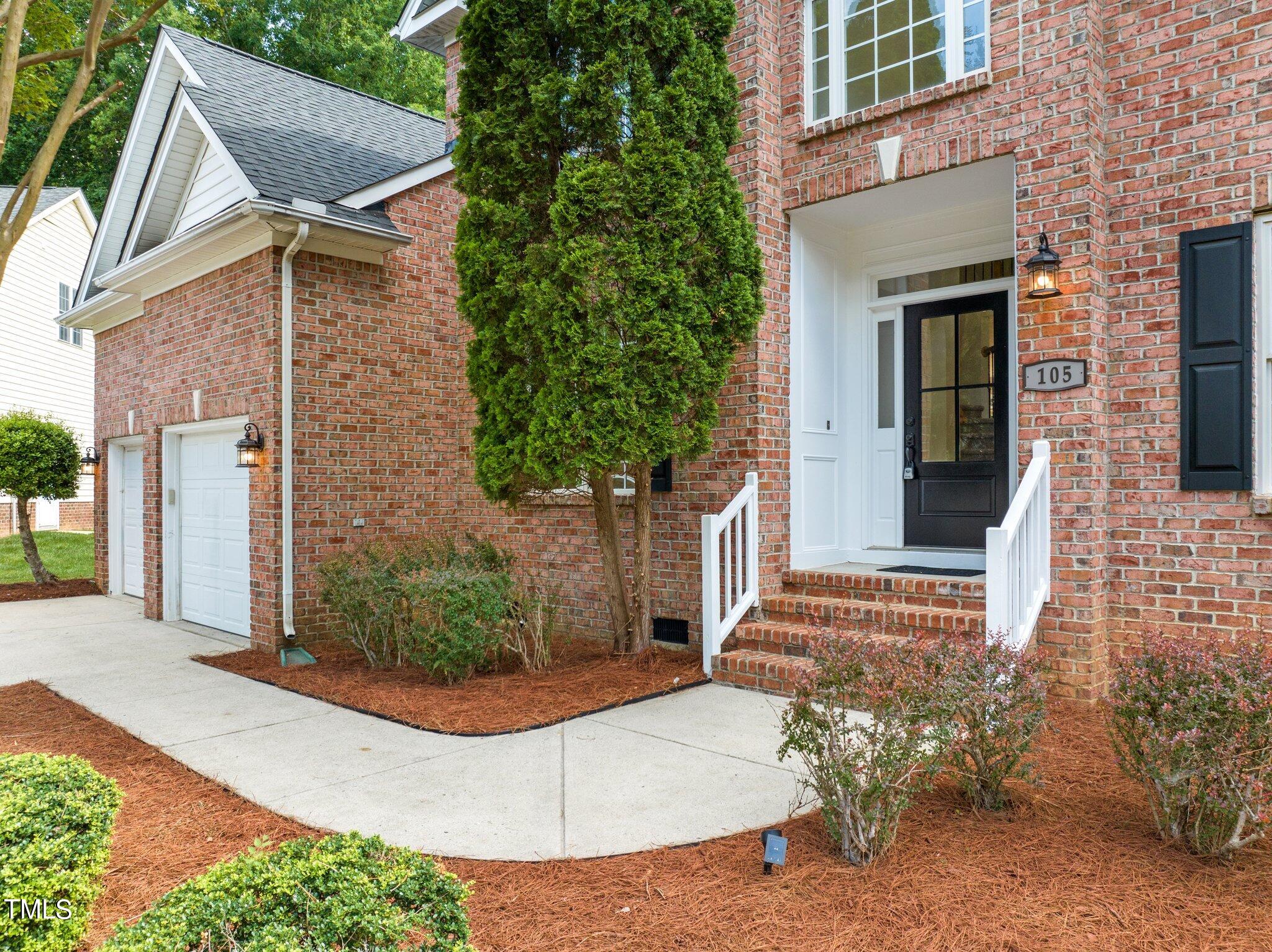 105 Chasbrier Court