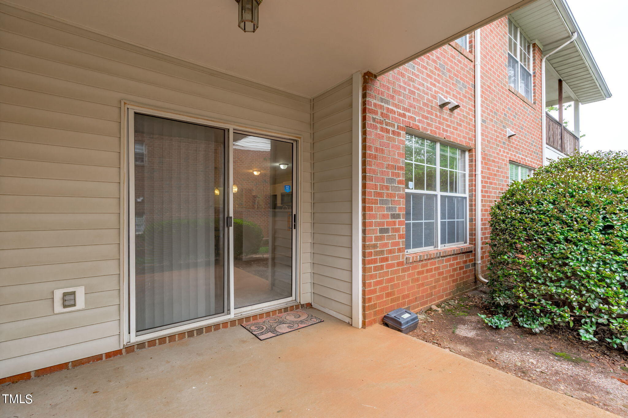 1112 Renshaw Court