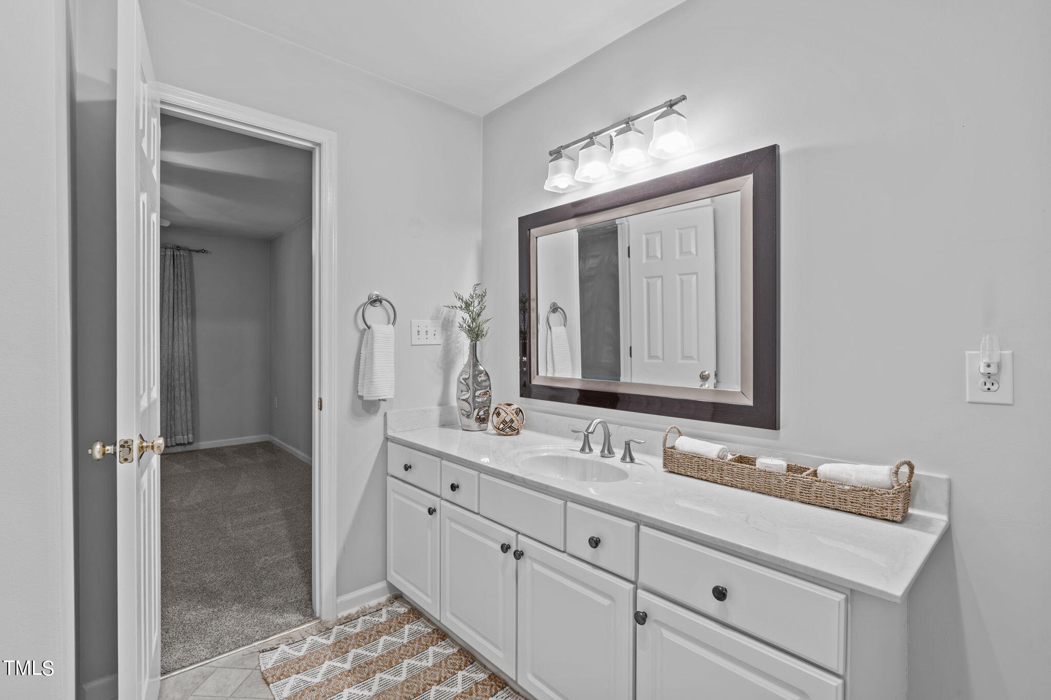 1112 Renshaw Court