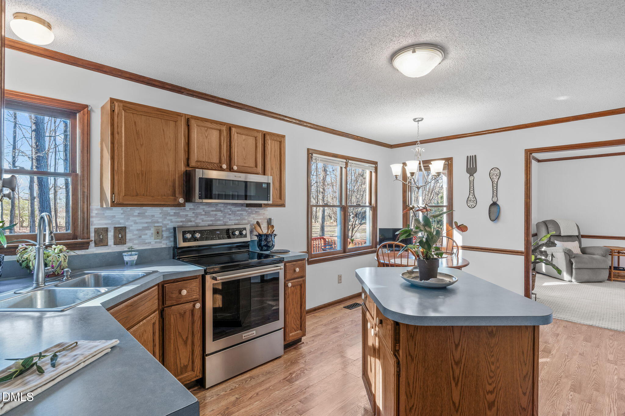 2044 Queen Charlotte Place