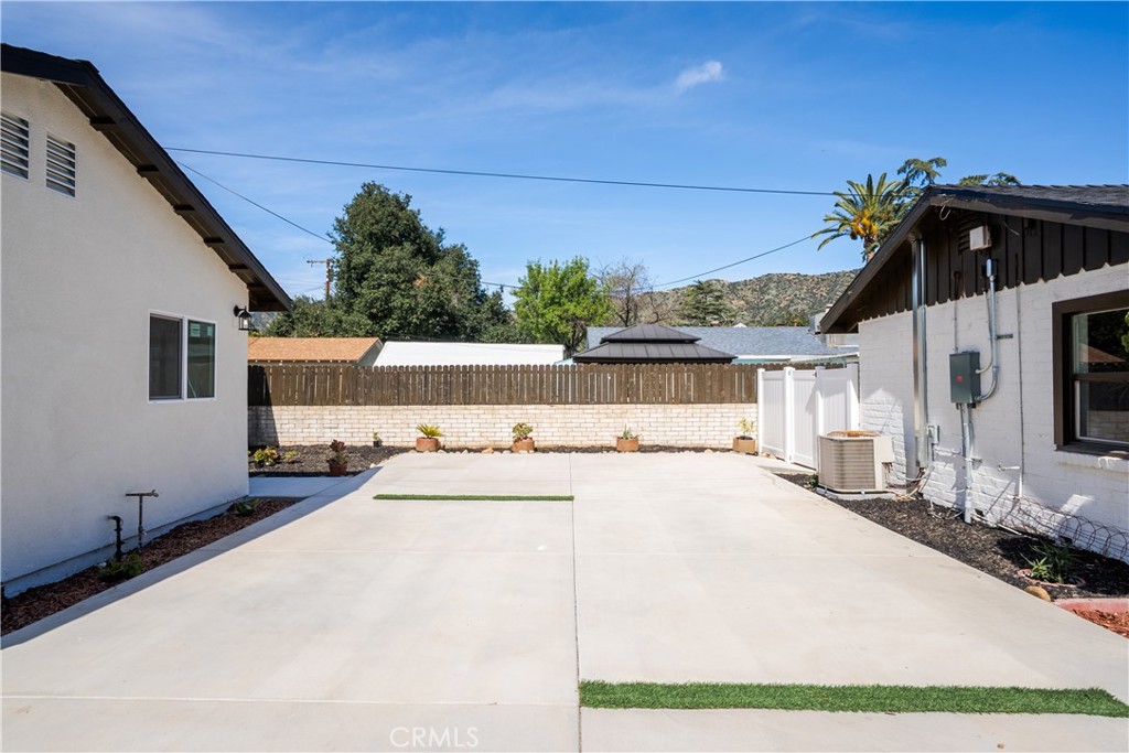 915 N Pasadena Avenue