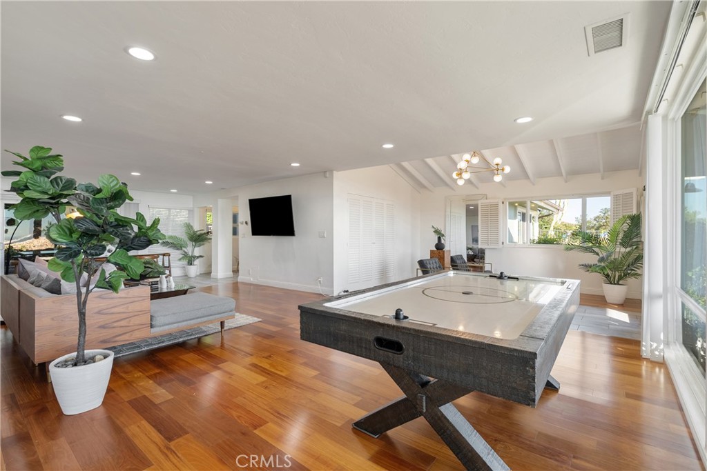 5544 Greenleaf