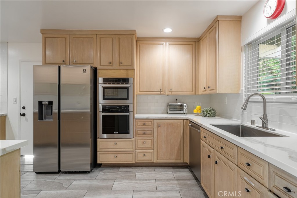5544 Greenleaf