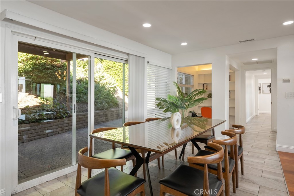 5544 Greenleaf