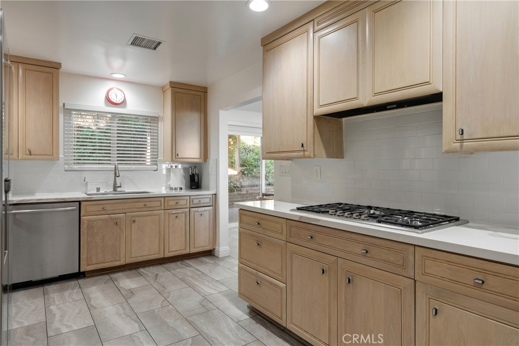 5544 Greenleaf