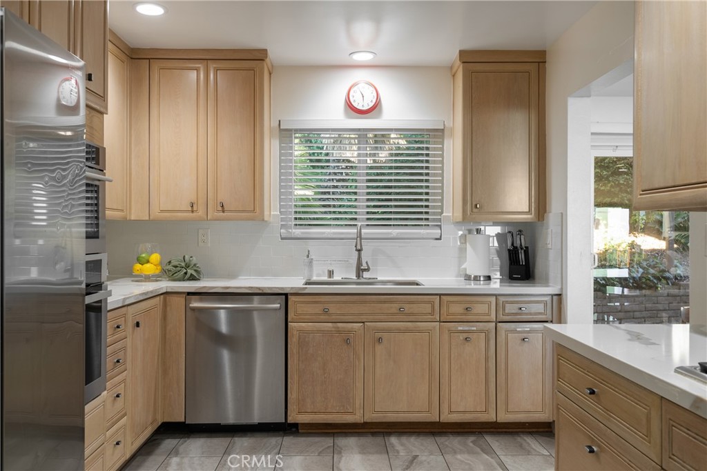 5544 Greenleaf