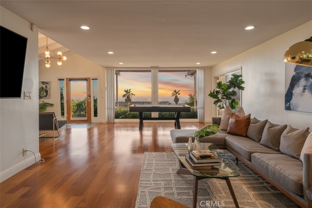 5544 Greenleaf