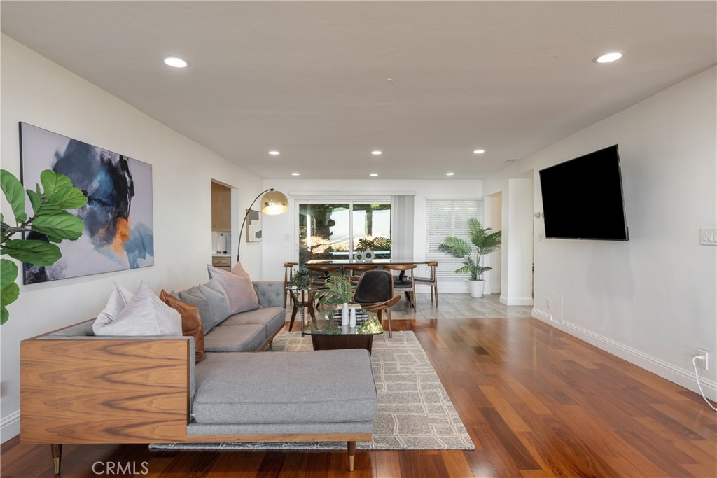 5544 Greenleaf