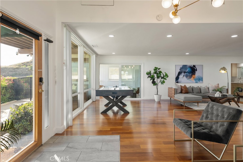 5544 Greenleaf