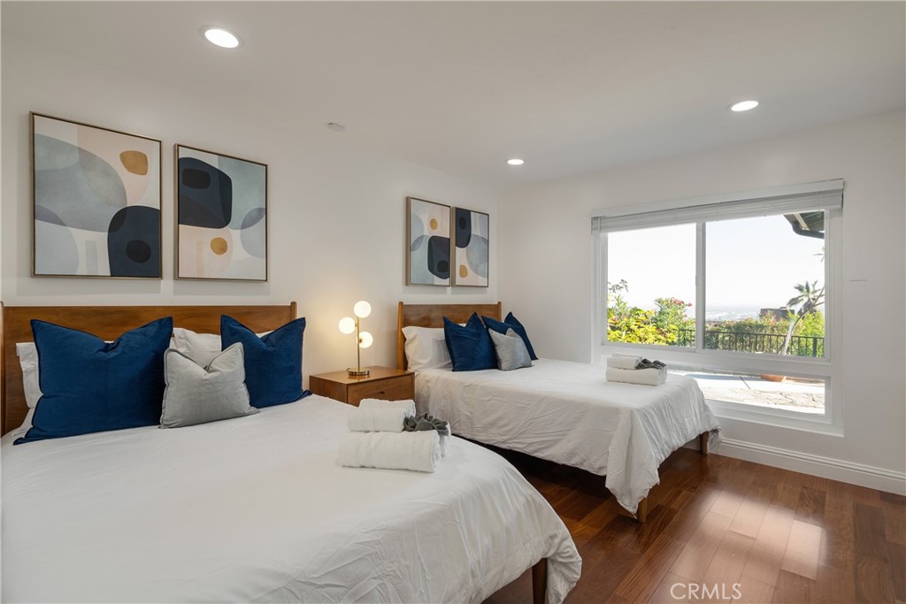5544 Greenleaf