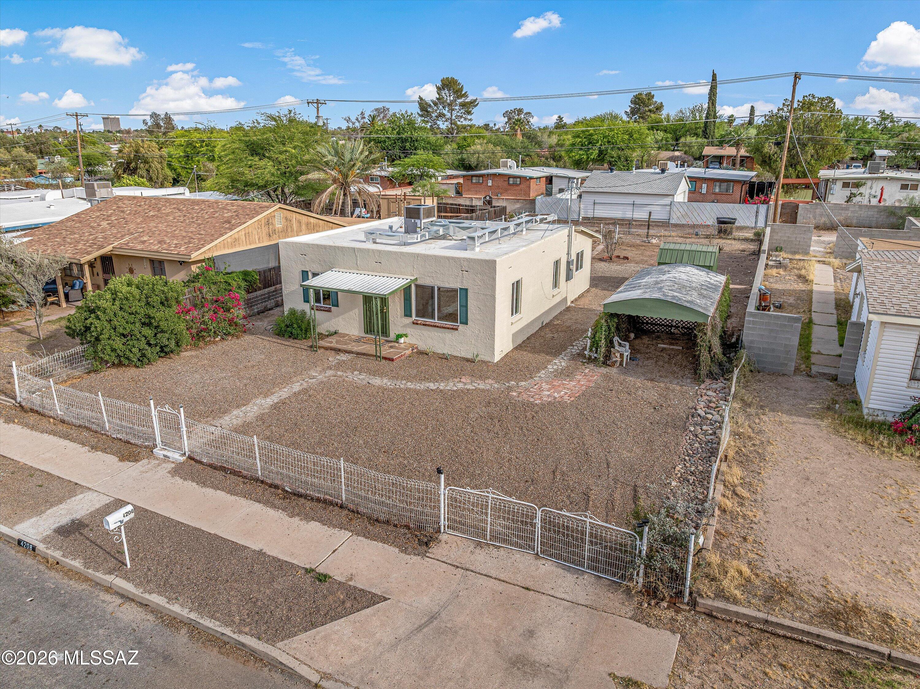 4208 E 1st Street