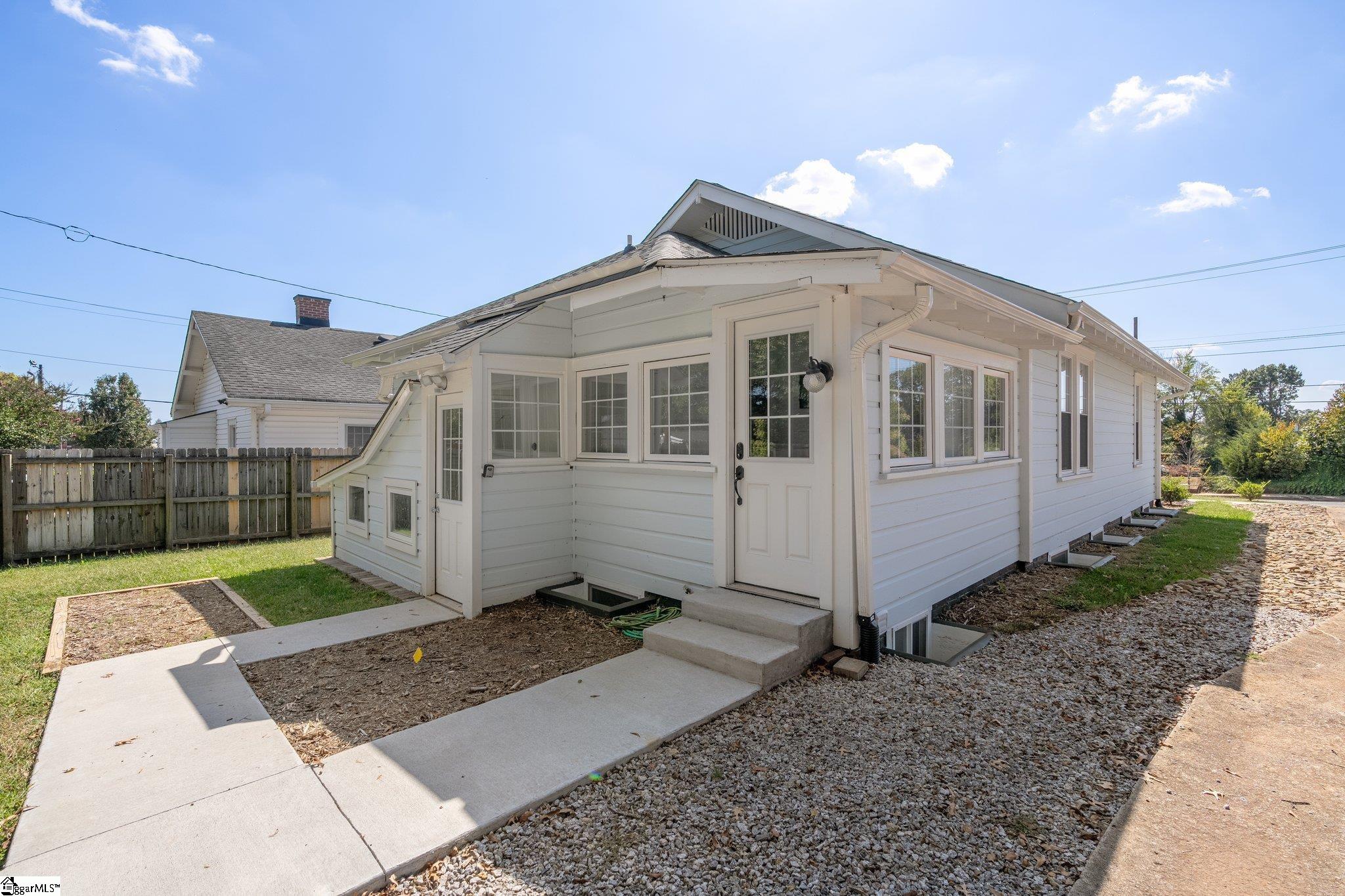 1160 Pendleton Street