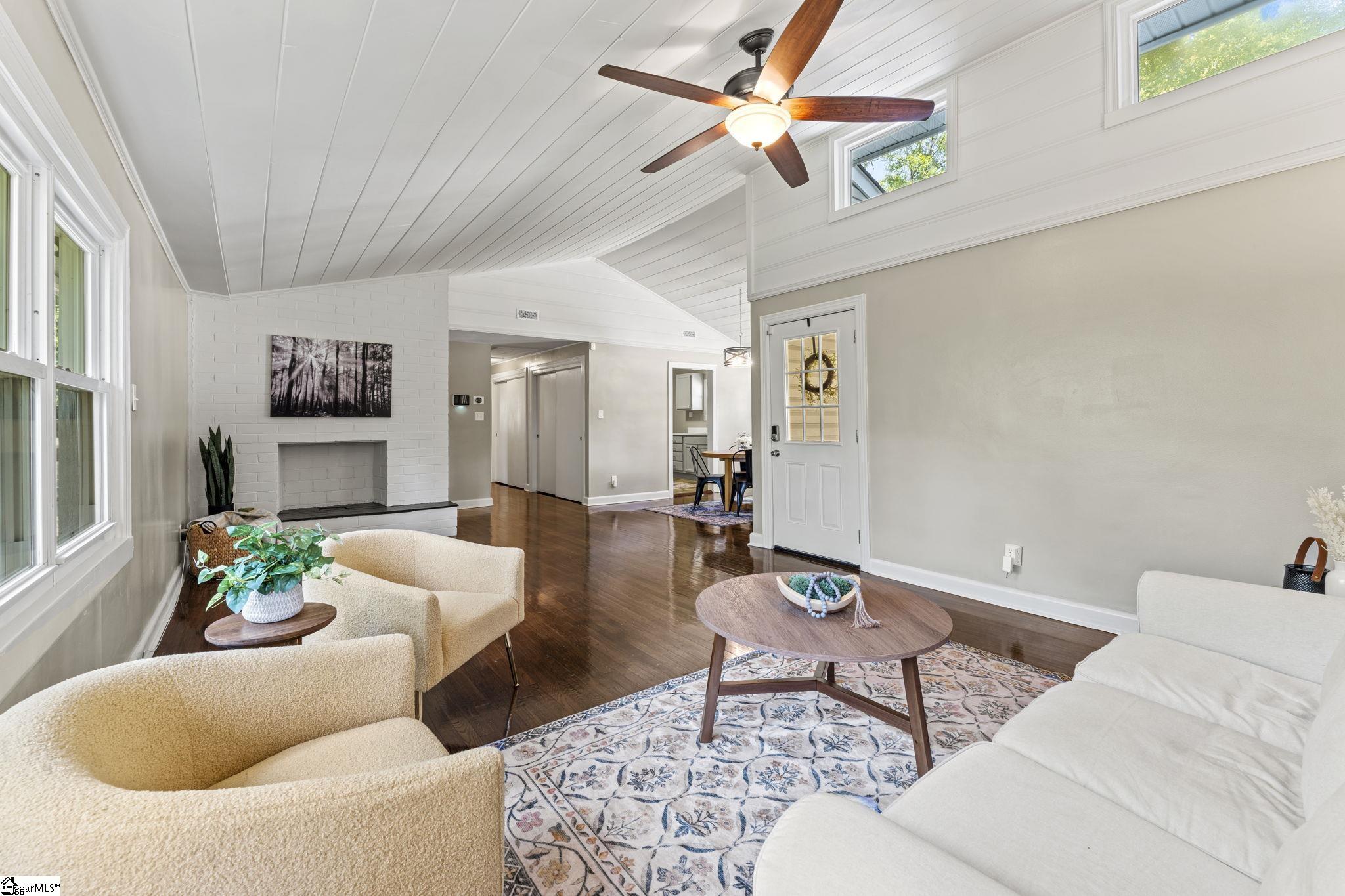 119 W Victoria Road