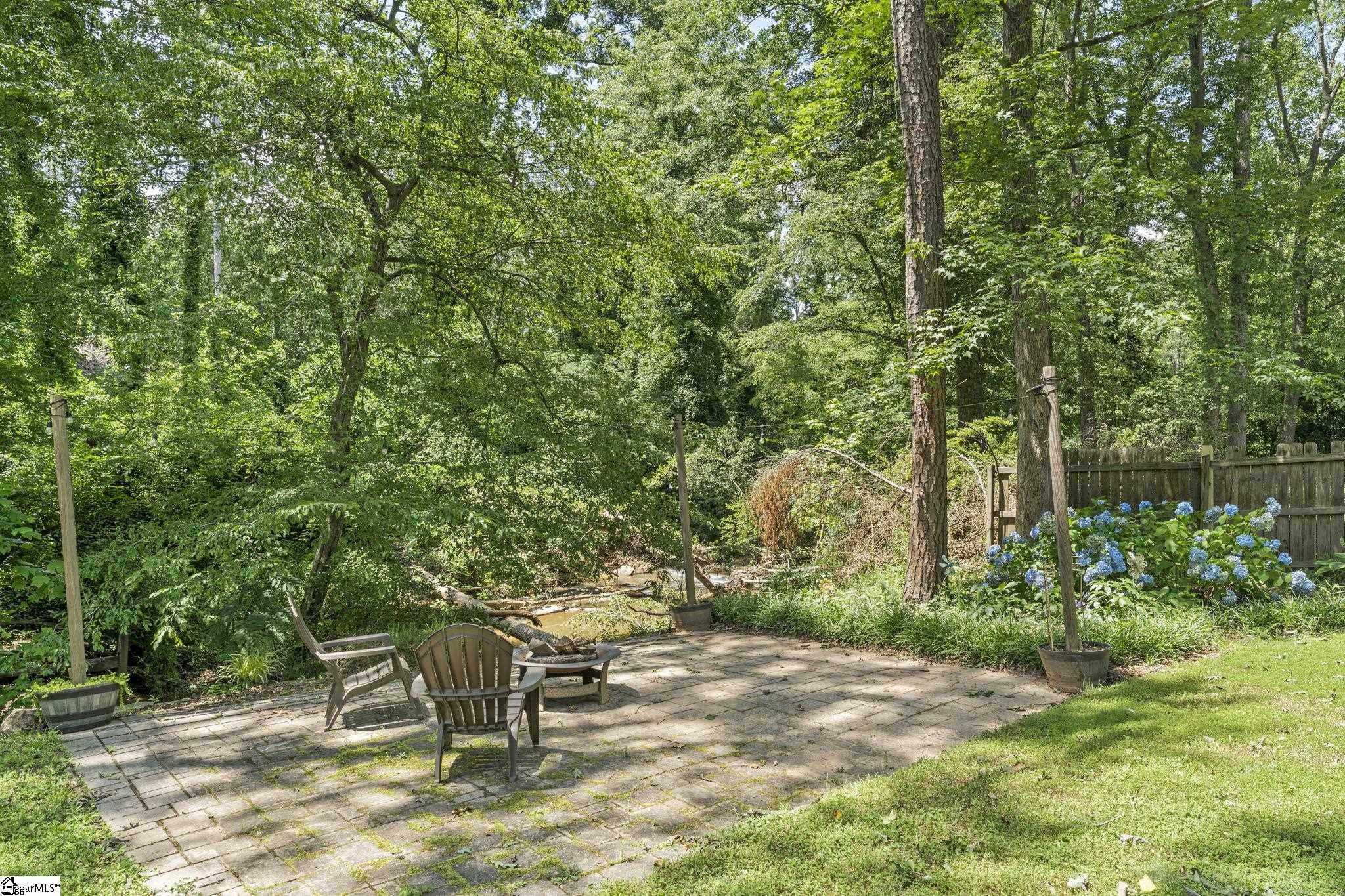 119 W Victoria Road
