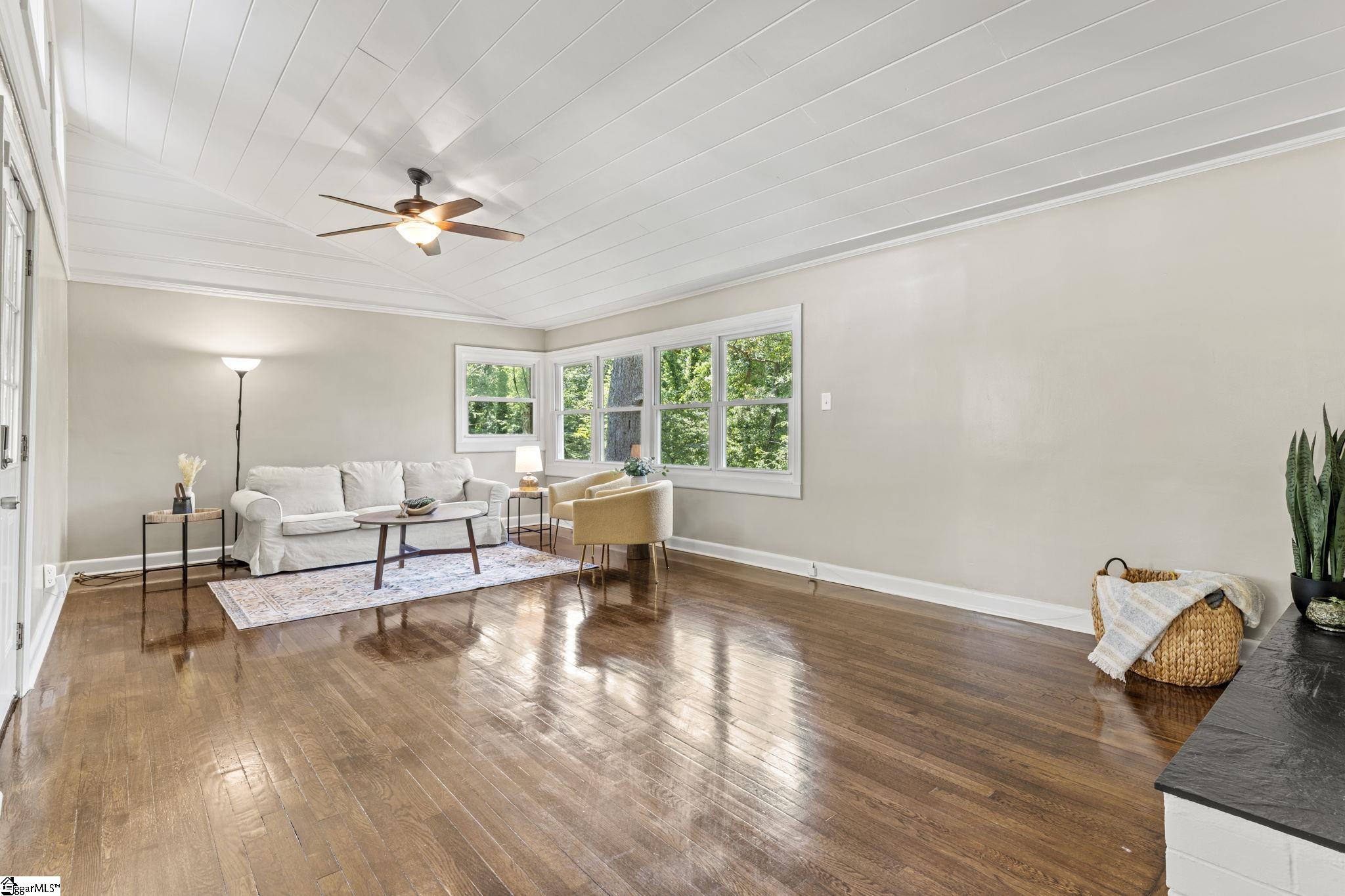 119 W Victoria Road